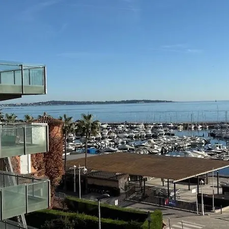 Апартаменты Palm Right Next To The Sea *