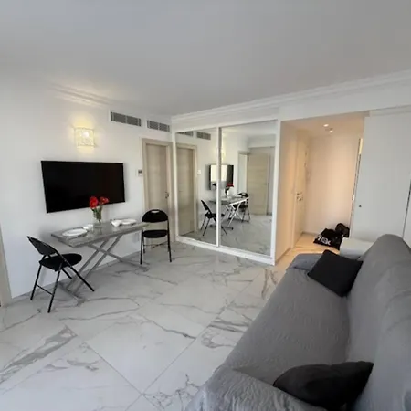 Palm Right Next To The Sea Апартаменты