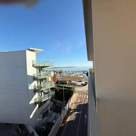 Апартаменты Palm Right Next To The Sea *