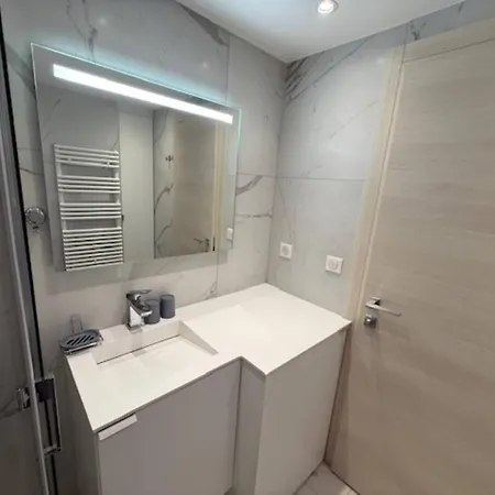 Palm Right Next To The Sea * Канны